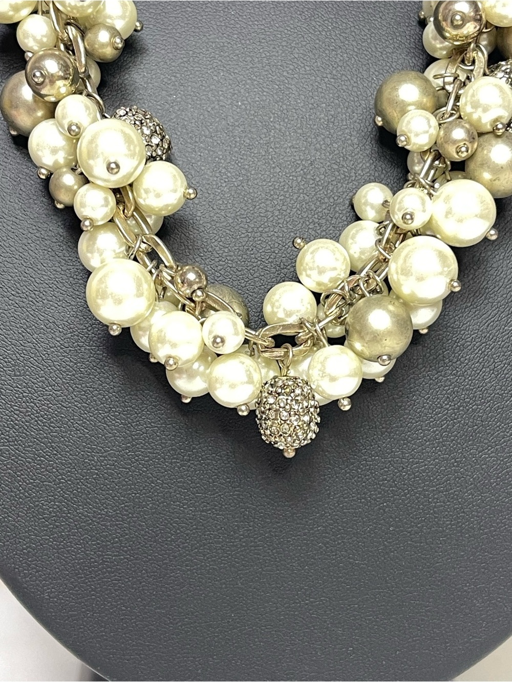 LOFT Clustered Pearl Necklace in Cream and Gold-Tone - Picture 2 of 9